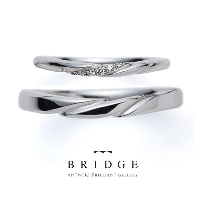 緩やかなウェーブラインが可愛い美しくさりげないダイヤモンドラインの結婚指輪ゆきどけ