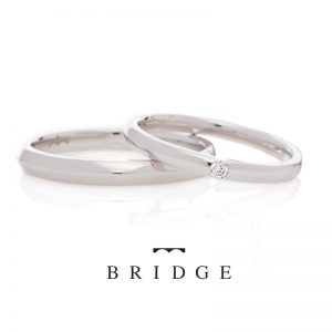 シンプルマリッジリング細め華奢で繊細なデザインおしゃれ花嫁なら注目で銀座ブリッジでも人気のワンポイントダイヤモンドの結婚指輪
