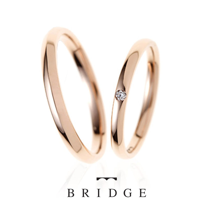 ピンクゴールドが可愛いシンプルなストレートの結婚指輪
