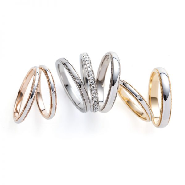 ミルグレインが光るアンティーク調の婚約指輪と結婚指輪