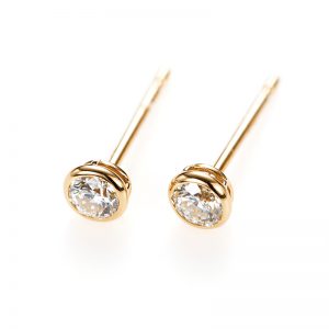 “Artemis” Double Bezel Setting Daimond Pierced Earring