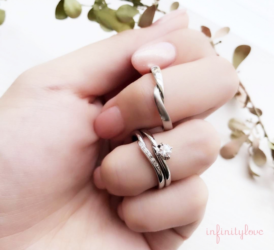 BRIDGE銀座オススメは朝日がモチーフのⅤラインで指が美しく見える可愛い婚約指輪と結婚指輪
