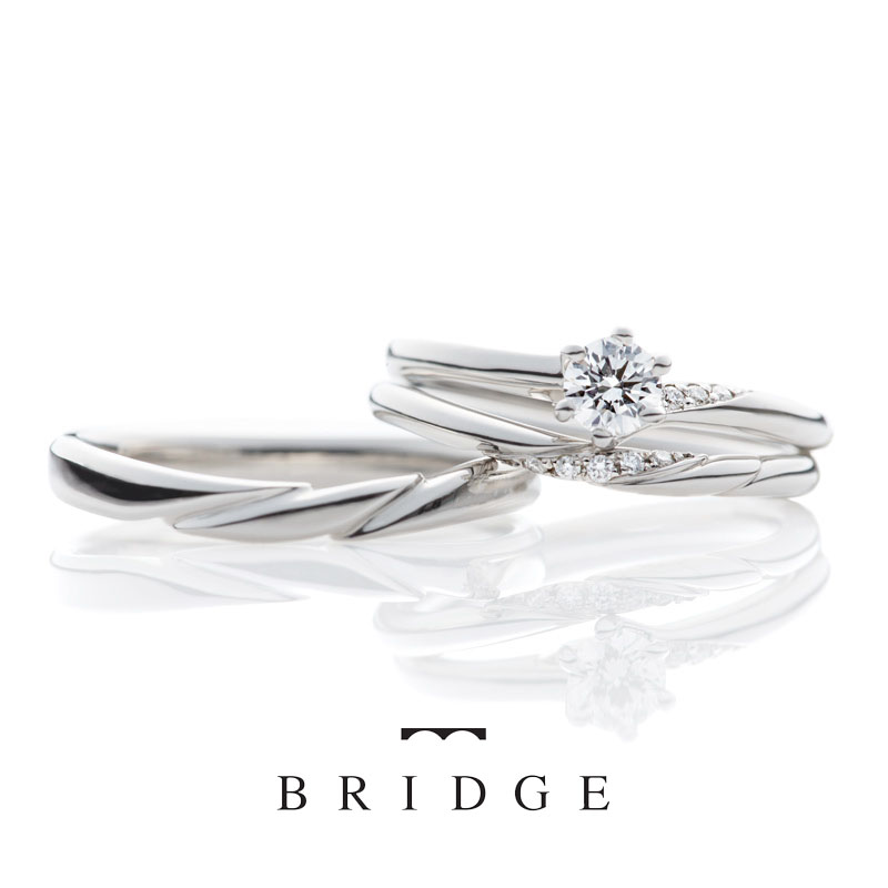 銀座　サプライズ　プロポーズ　プラチナ　シンプル　ウェーブライン　可愛い　婚約指輪　結婚指輪