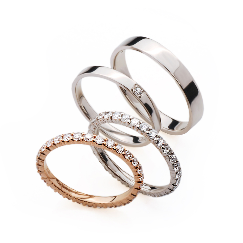 銀座で人気のオシャレでかわいいエタニティリングはシンプルな結婚指輪と合わせると素敵。