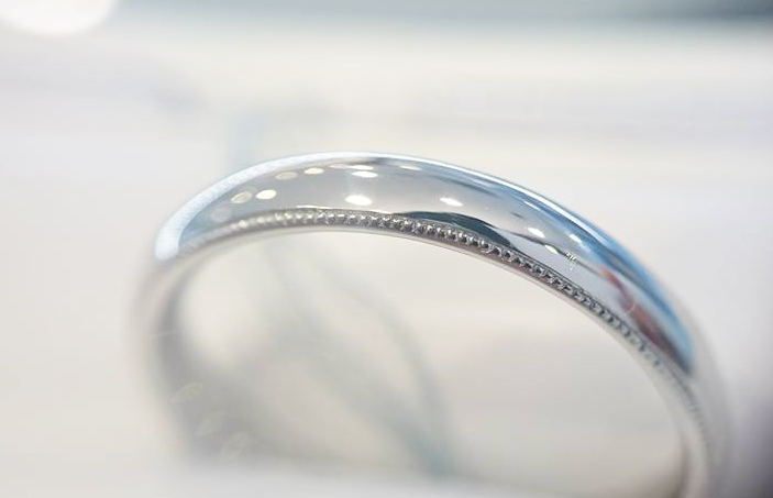 ぐるりとくるりBRIDGEの結婚指輪ミルグレイン女性用　アンティーク技法人気