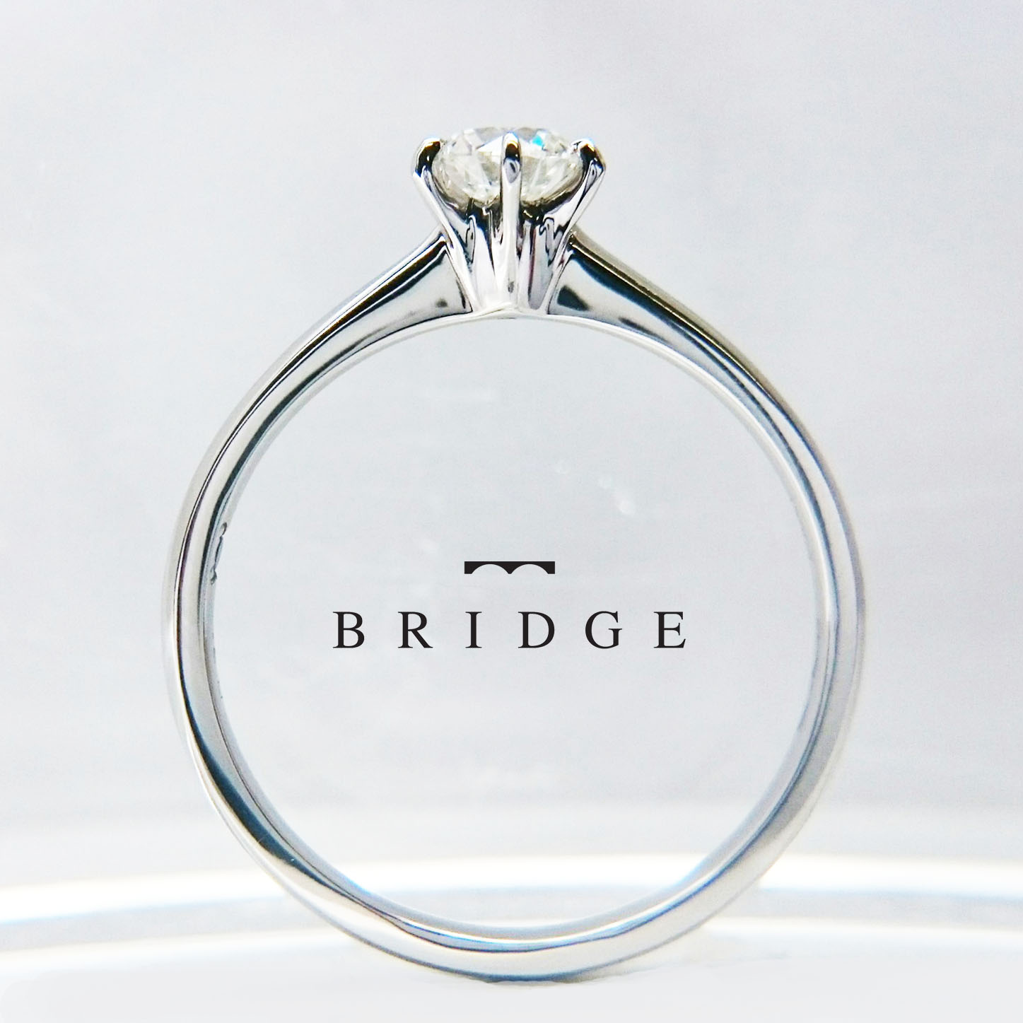 BRIDGE銀座で人気のダイヤモンドの美しさを引き立てるシンプルなソリティアのエンゲージリング