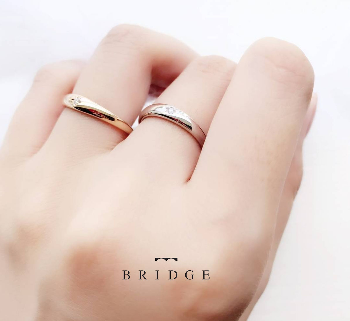 BRIDGE銀座で人気のマリッジリング（結婚指輪）シンプルなストレートPT950で、着け心地は抜群。人とは違うデザインをお探しの方におススメ。