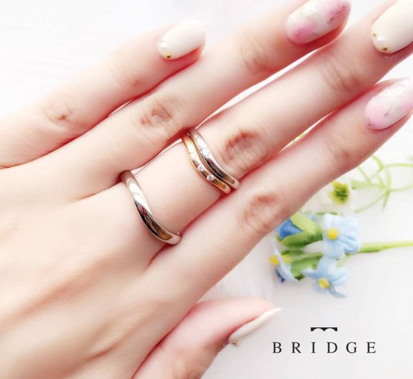 銀座結婚指輪ブリッジＶ字マリッジ繊細フェミニンでアレンジ自在のカラバリ豊富