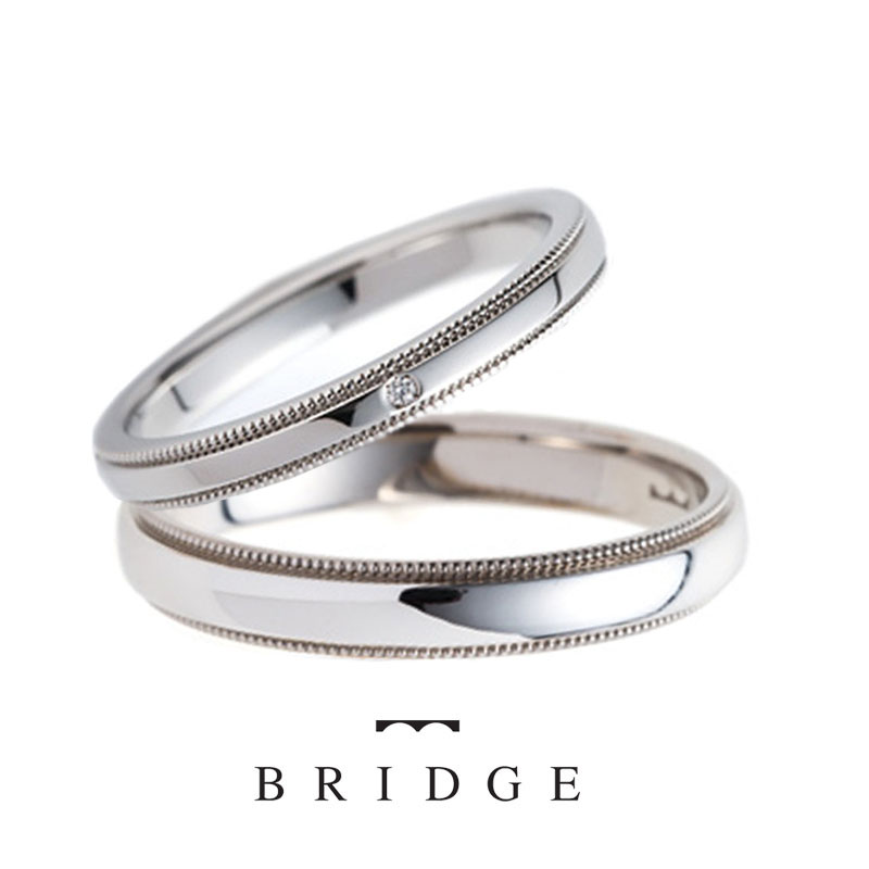 アンティークミルグレインをプラチナで仕上げたストレート王道スタイルの中に少し遊び心のある結婚指輪