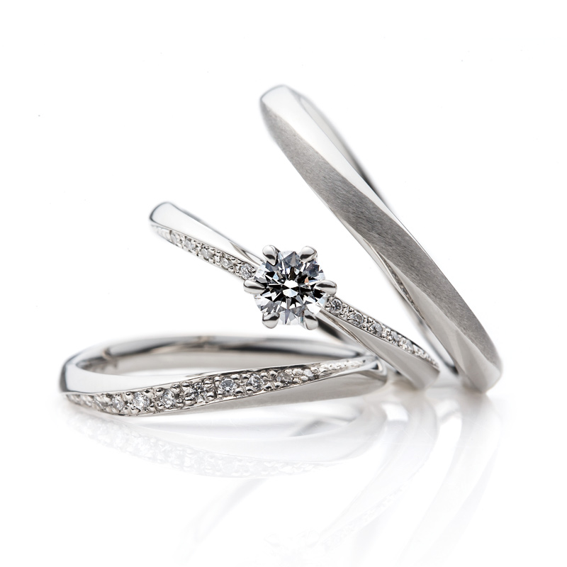 春風をイメージした全周ウェーブラインが人気のプラチナ結婚指輪と婚約指輪です