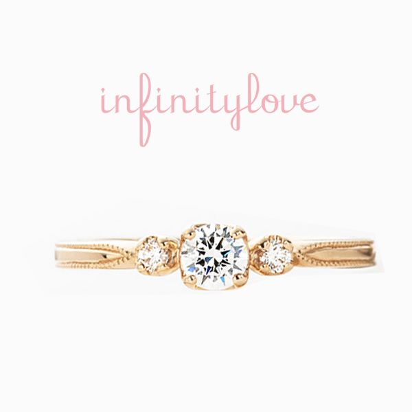 3石ダイヤモンドが美しい婚約指輪 ミルグレイイン加工がキラキラな輝き 