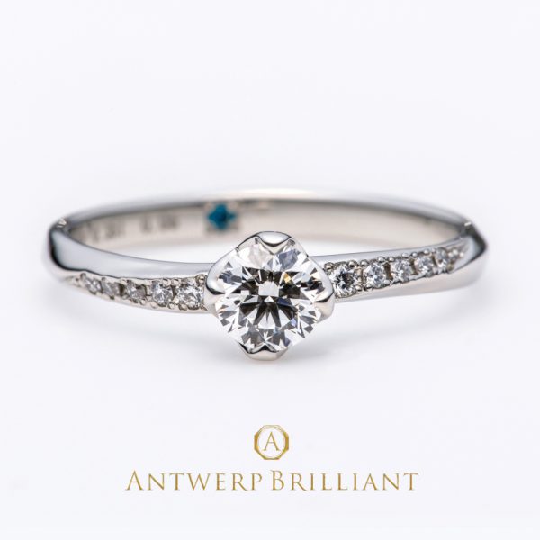 ダイヤモンドラインが美しいウェーブデザインの婚約指輪