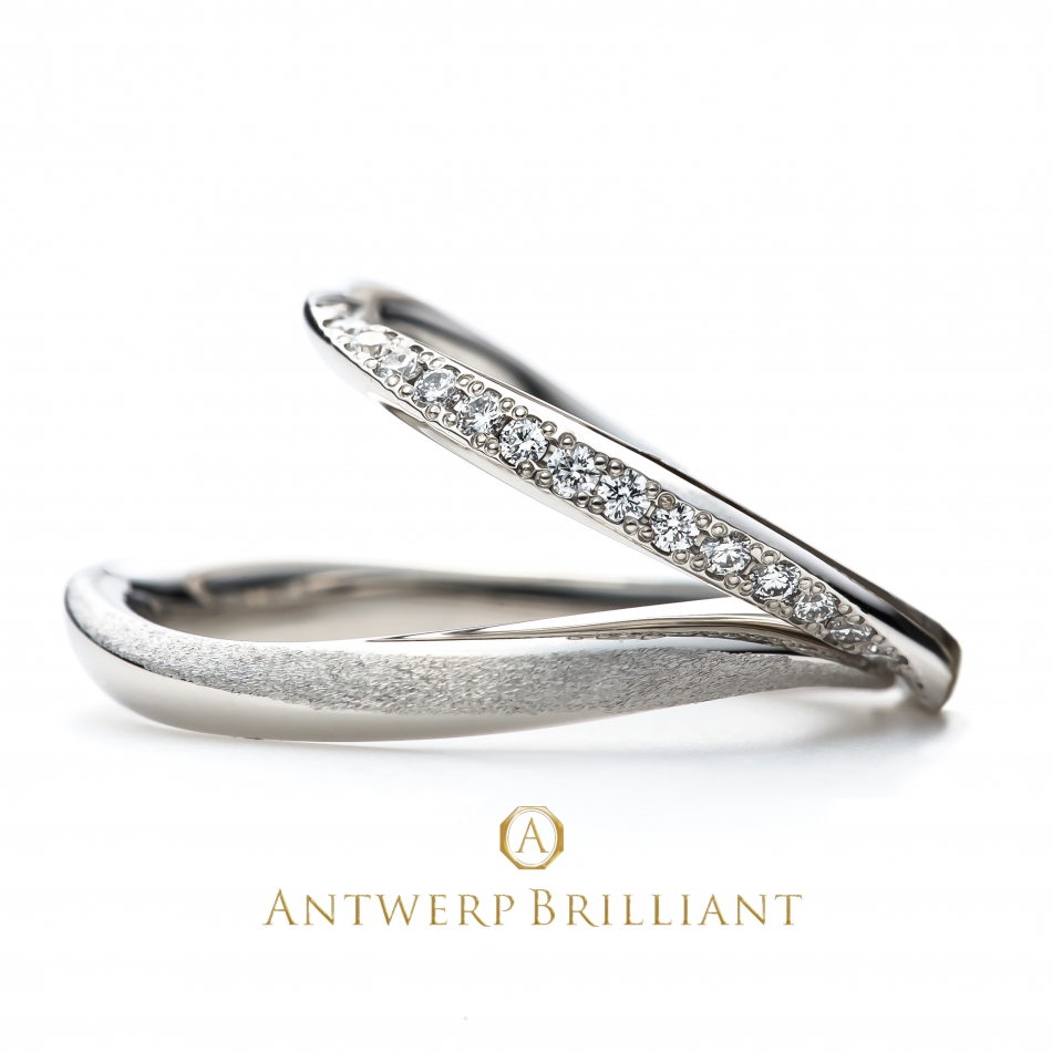 立体的なウエーブデザインの結婚指輪メンズは世界初のダイヤモンドマット仕上げ他にないので人と被らないオンリーワン　アントウエルペン銀座