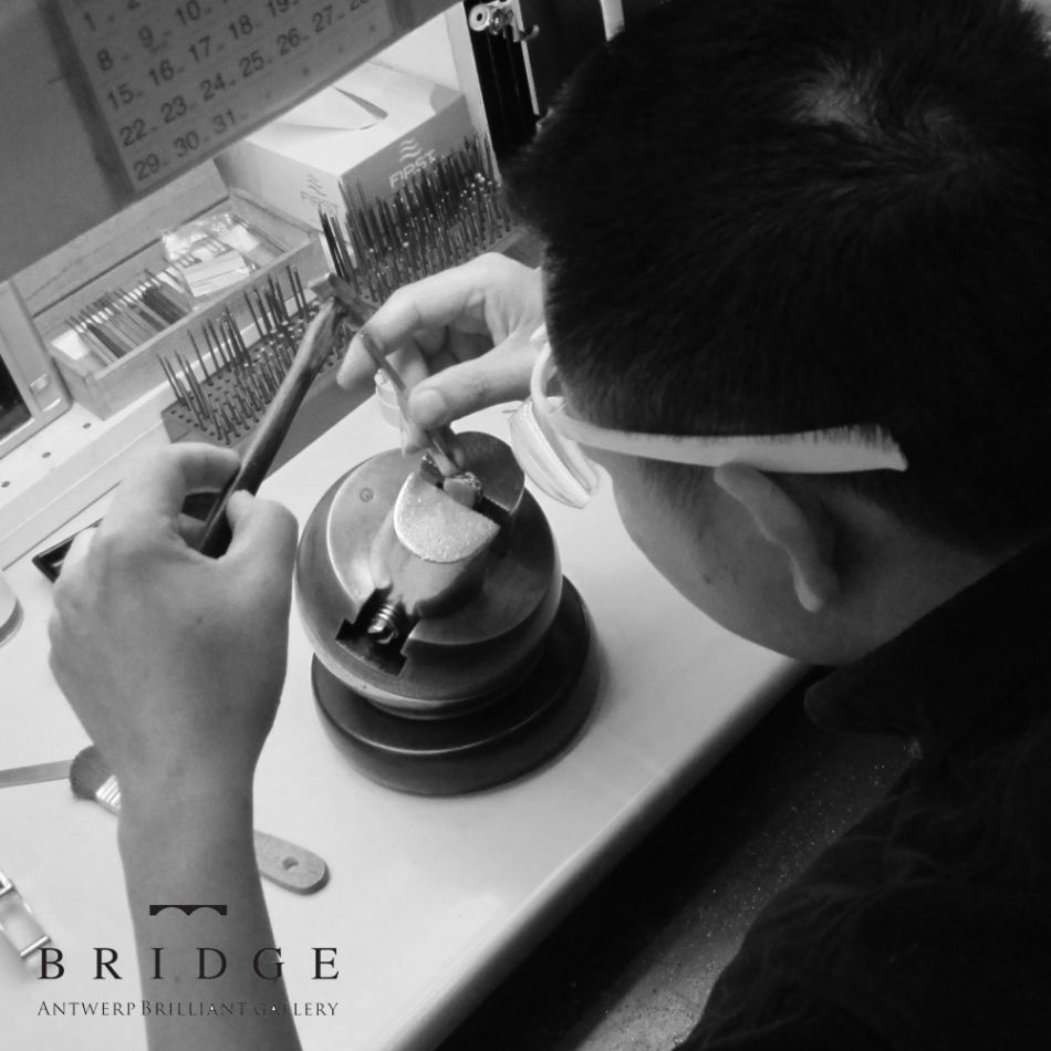 日本人職人の石留め手作業ダイヤモンド　ブリッジ銀座美しさの秘密