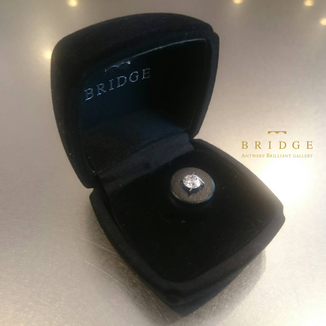 BRIDGE銀座はサプライズプロポーズを応援しています！ダイヤモンドが美しい婚約指輪