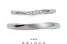 結婚指輪ウェーブラインの美しいかわいいリング　ダイヤモンドラインとつや消しがおしゃれなデザインの結婚指輪