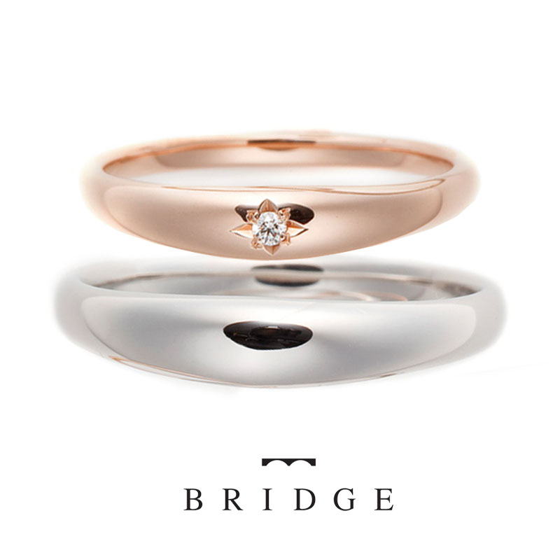 シンプルな甲丸のダイヤモンド付き結婚指輪