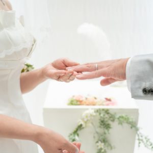 結婚式はオシャレでかわいい婚約指輪と結婚指輪と一粒万倍日がおすすめ