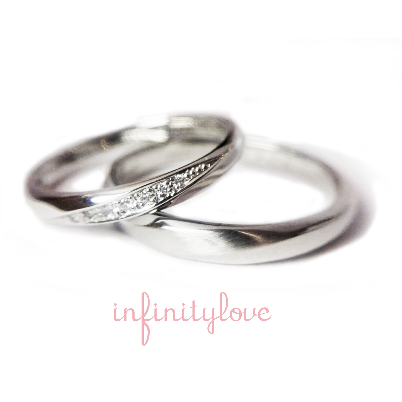 ダイヤモンドラインが美しいボリューム感のあるプラチナの結婚指輪です。
