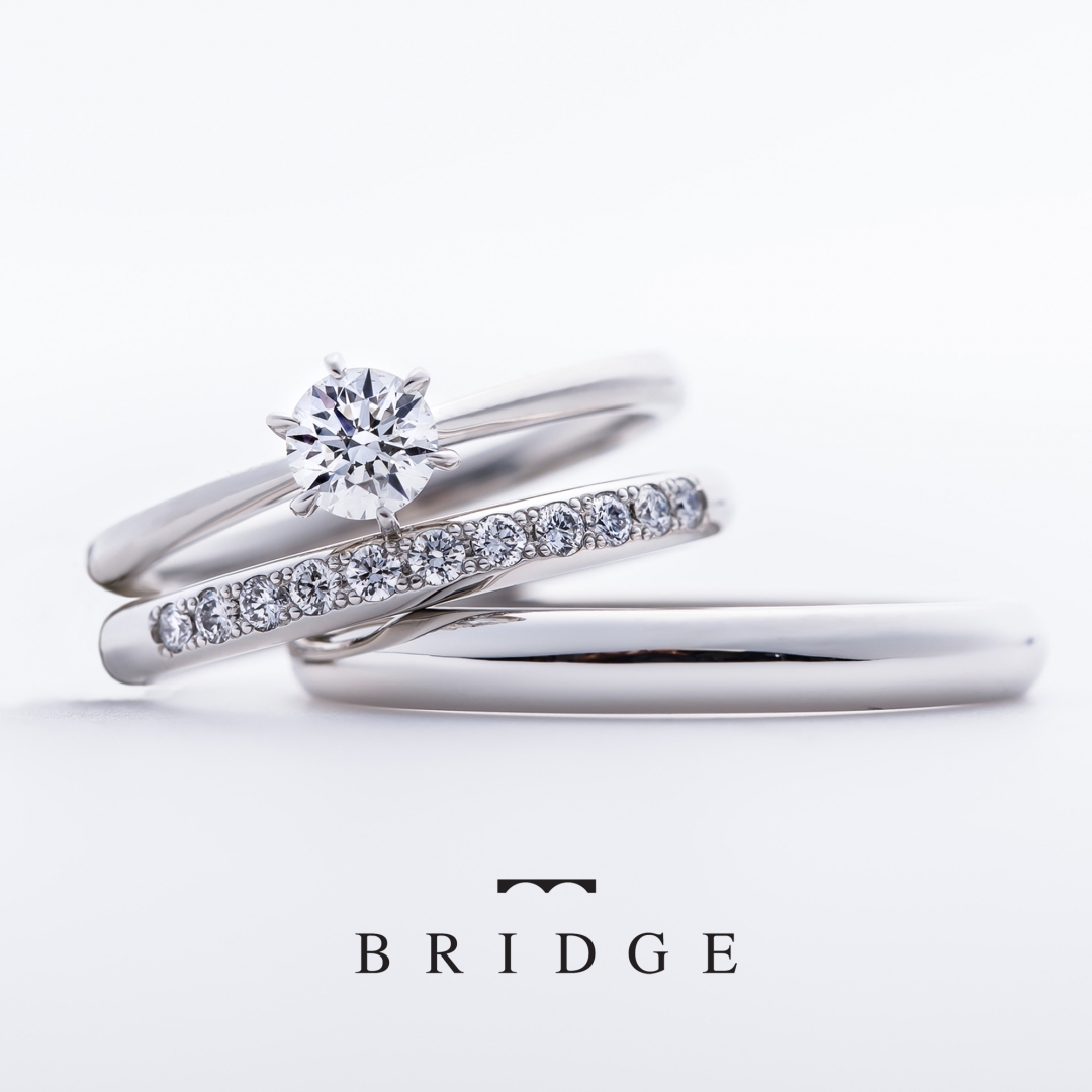 東京銀座の結婚指輪専門店に咲く花一凛のバラをモチーフにした婚約指輪ブリッジ