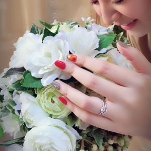 春の福寿草”雪割草”の花がモチーフのエンゲージリングはピンクダイヤモンドセットの人気デザイン東京銀座のブリッジ