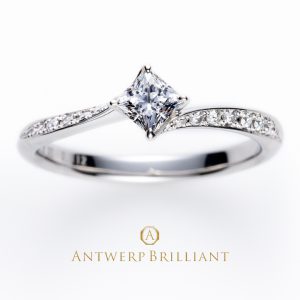 美しいプリンセスカットの婚約指輪AntwerpbrilliantのLightningはダイヤモンドラインの繊細なカーブが美しさのポイントです