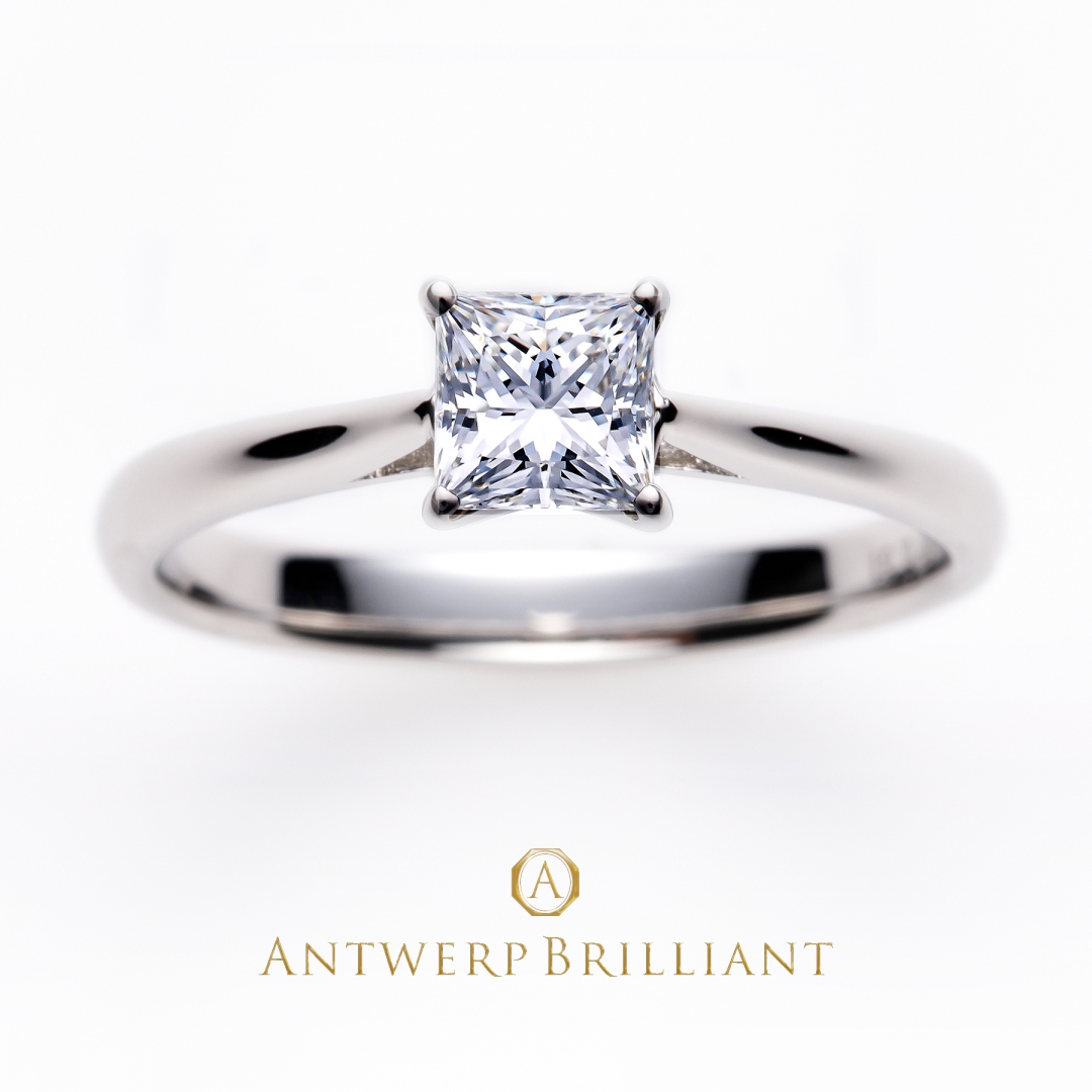 銀座で人気のトリプルエクセレントのプリンセスカットダイヤモンドでつくるシンプルな婚約指輪