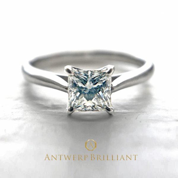 世界で一番美しいプリンセスカットダイヤモンドの婚約指輪