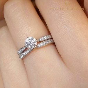 結婚指輪と重ねつけして一層ゴージャスに一番星モチーフ　リボンみたい指が細く見える愛され結婚リング銀座の花嫁にも人気で普段使いもきれい