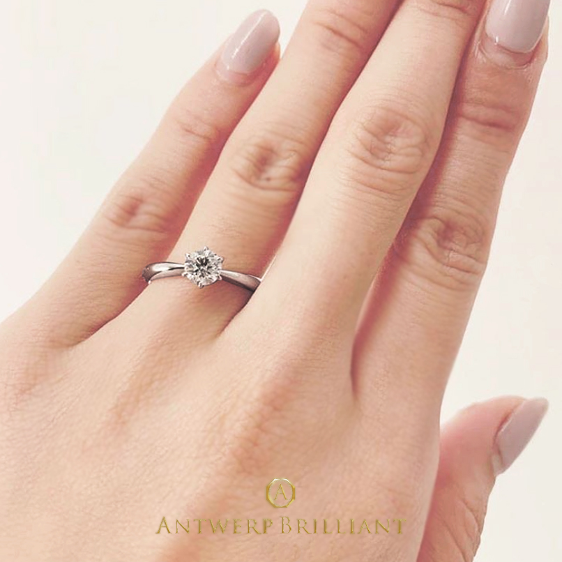銀座でサプライズプロポーズに人気のプラチナでシンプルな婚約指輪　Antwerpbrilliant　Eveningstar