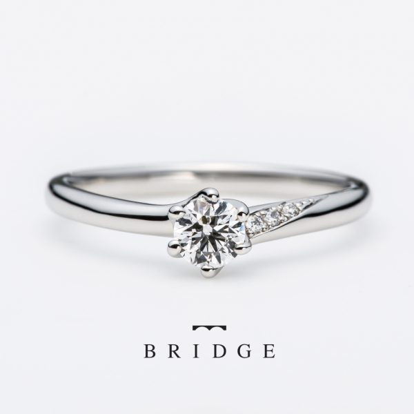 ゆきどけBRIDEG銀座の人気ランキング上位の婚約指輪のセットリング重なりが美しくアシンメトリー（アシメ）デザインはエンゲージマリッジ重なると新しいデザインに