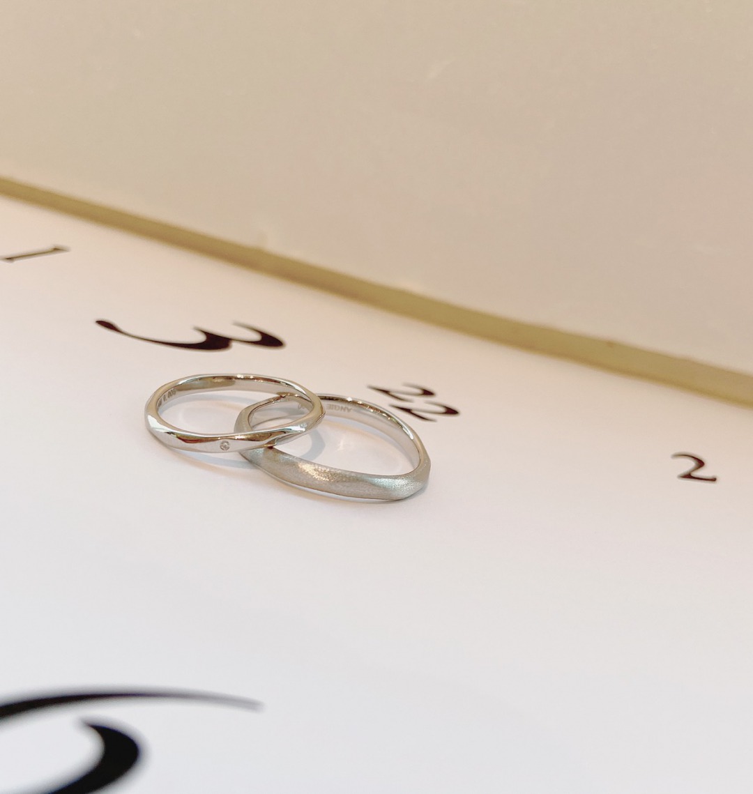 ダイヤモンド１石のシンプルな結婚指輪もANGIEならかわいい