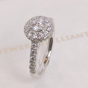 銀座で人気のヘイローデザイン婚約指輪　スターレイ
