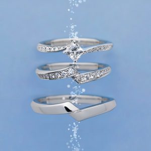 ダイヤモンドラインが華やかな存在感あふれる結婚指輪