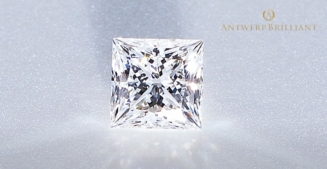 ハイカラーダイヤモンドはアフリカでは超希少、プリンセスカットのDカラー