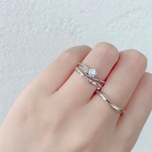 重ねつけが美しい結婚指輪はブランドでおしゃれ女子に人気です