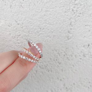銀座で人気のダイヤモンドが美しいエタニティデザインの婚約指輪と結婚指輪（マリッジリング