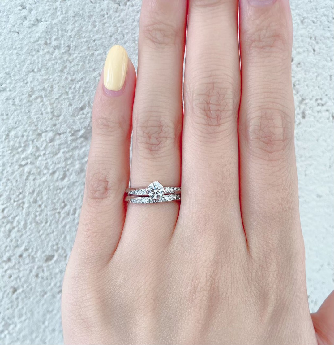 銀座で人気のダイヤモンドが美しい華やかで上品な婚約指輪と結婚指輪（マリッジリング