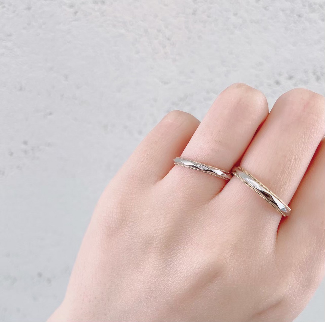 ファセットデザインのお洒落で可愛い婚約指輪、結婚指輪