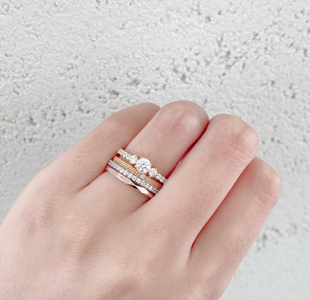 銀座で人気の華やかな婚約指輪と結婚指輪、アンティーク調で可愛くて上品なデザイン