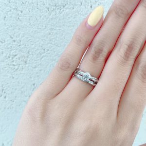 銀座で人気のダイヤモンドラインが華やかな婚約指輪と結婚指輪
