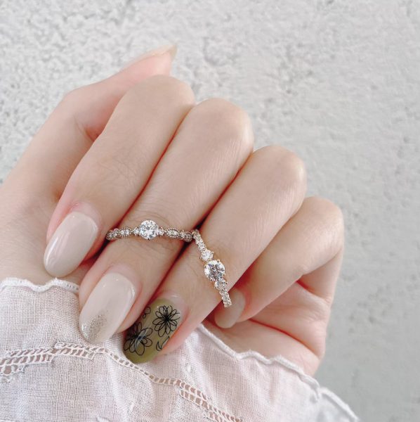ピンクゴールドの素材のカワイイ婚約指輪