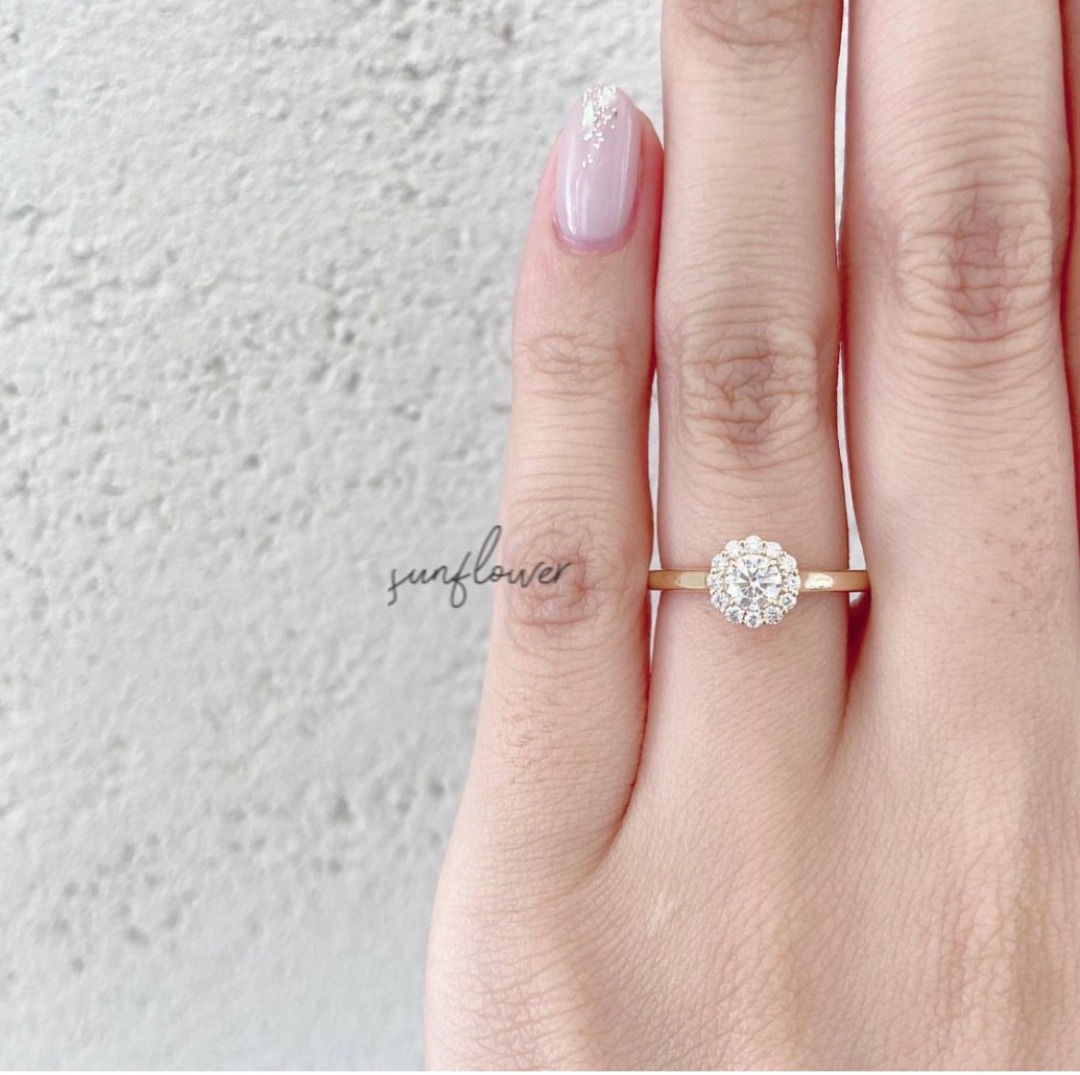 向日葵がモチーフでダイヤモンドヘイローの可愛い婚約指輪