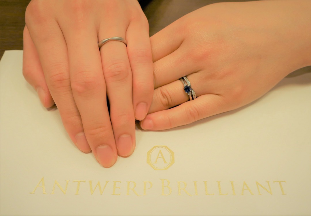 Srius ブルーサファイヤの婚約指輪と似合う特別なデザインです