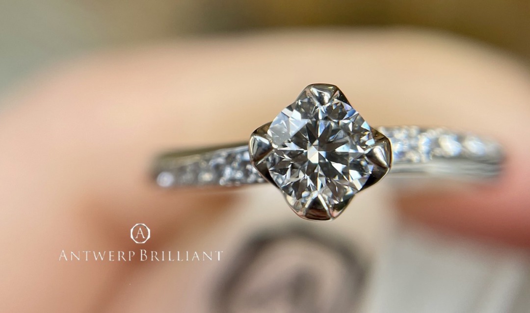 華やかでかわいい重ね付けがおしゃれなダイヤモンドラインの婚約指輪と結婚指輪はベガ