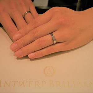 Asterismの結婚指輪＆婚約指輪　着けた時のキラメキと着け心地がしっくりきました！