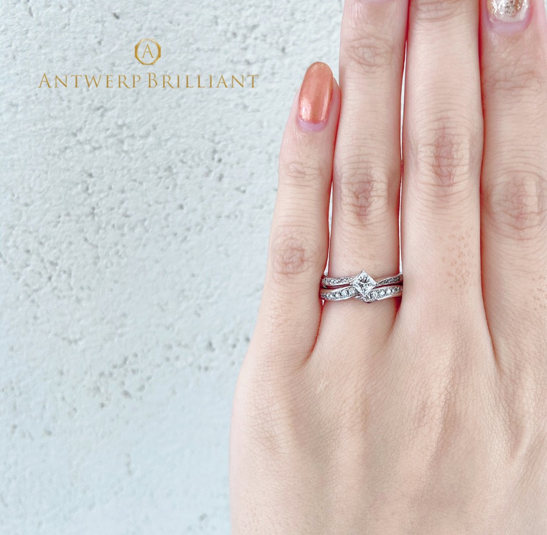 オシャレな婚約指輪はｍプリンセスカットが美しいアントワープブリリアントのライトニングがおすすめ