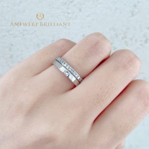 プリンセスカットダイヤモンドを使用したシンプルな結婚指輪