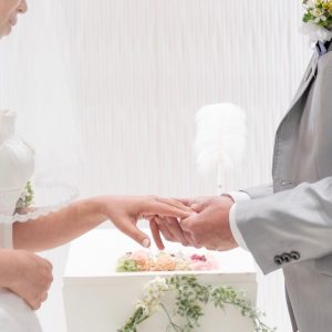 結婚指輪の交換方法を教える婚約指輪、結婚指輪の専門店