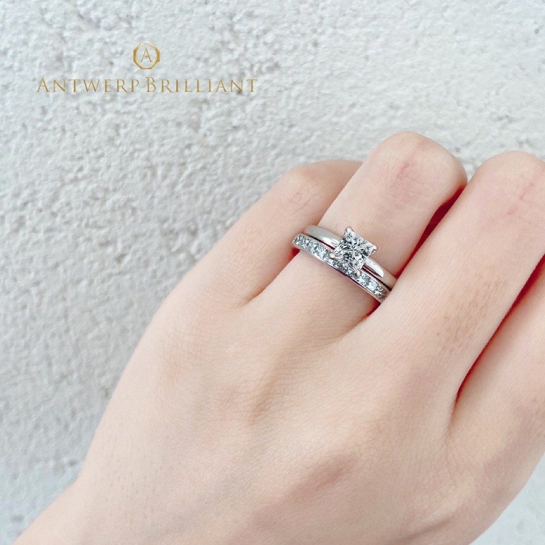 美しいプリンセスカットのプラチナソリテール婚約指輪　Antwerpbrilliant　Asterism